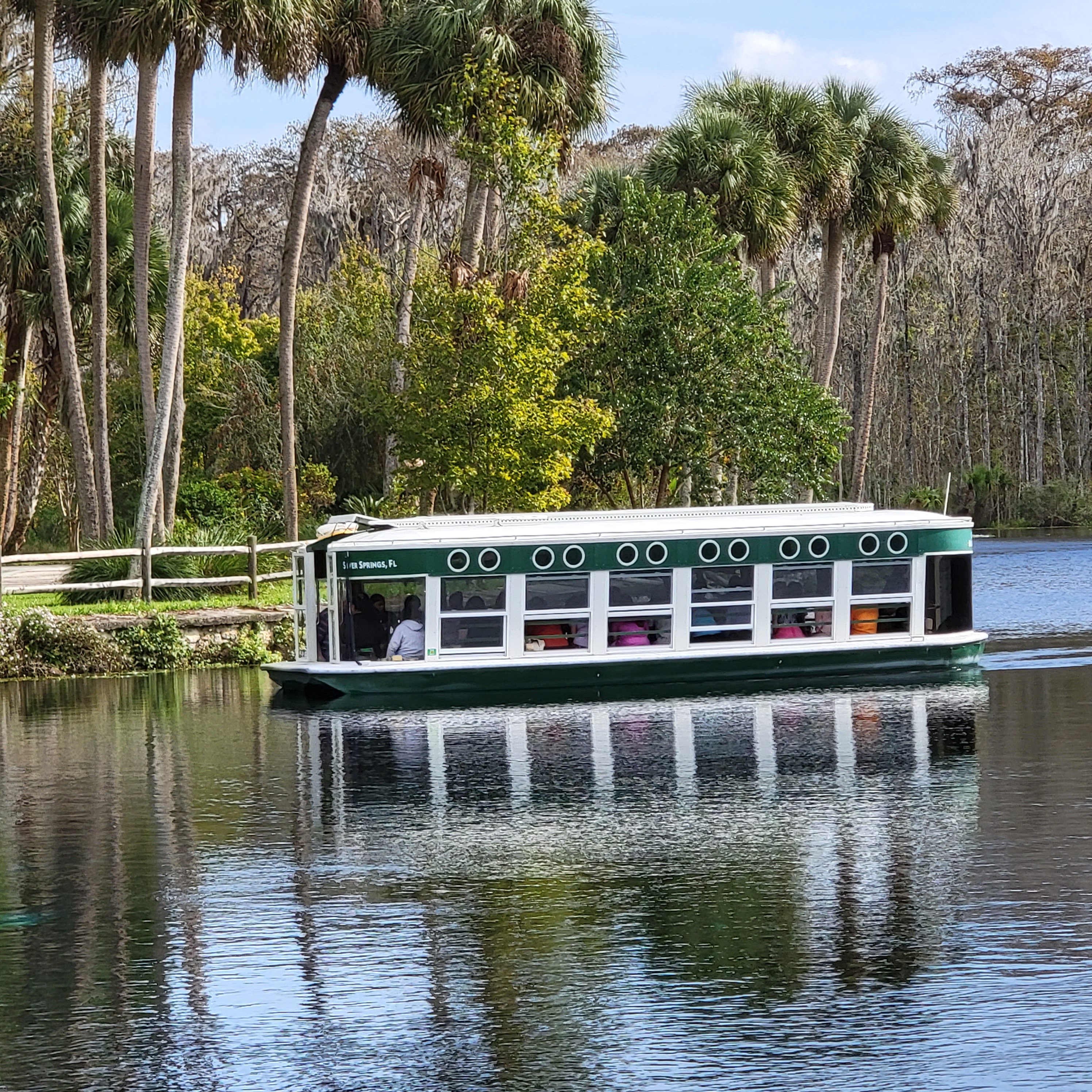 The glass bottom boats of Blue Springs state park