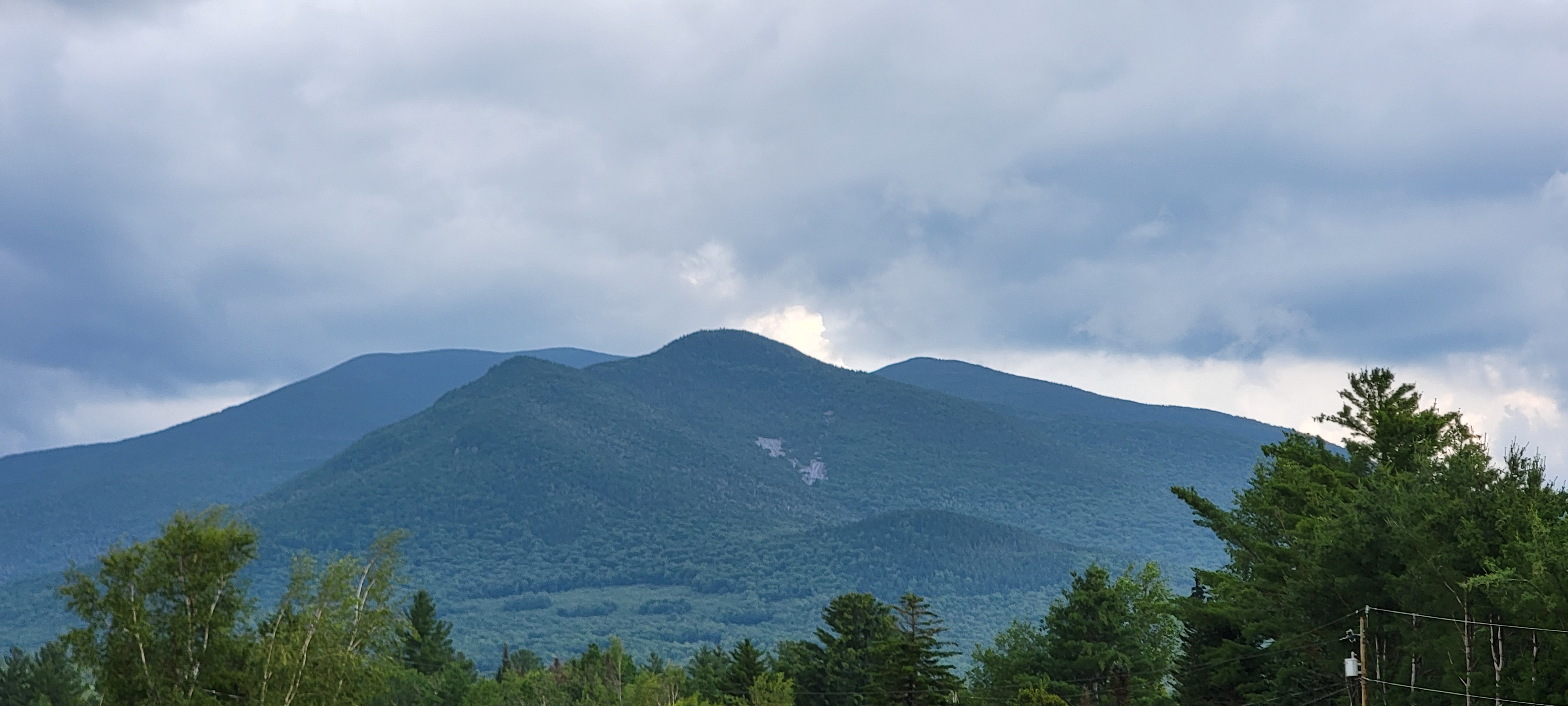 The many peaks of the White Mountains in New Hampshire