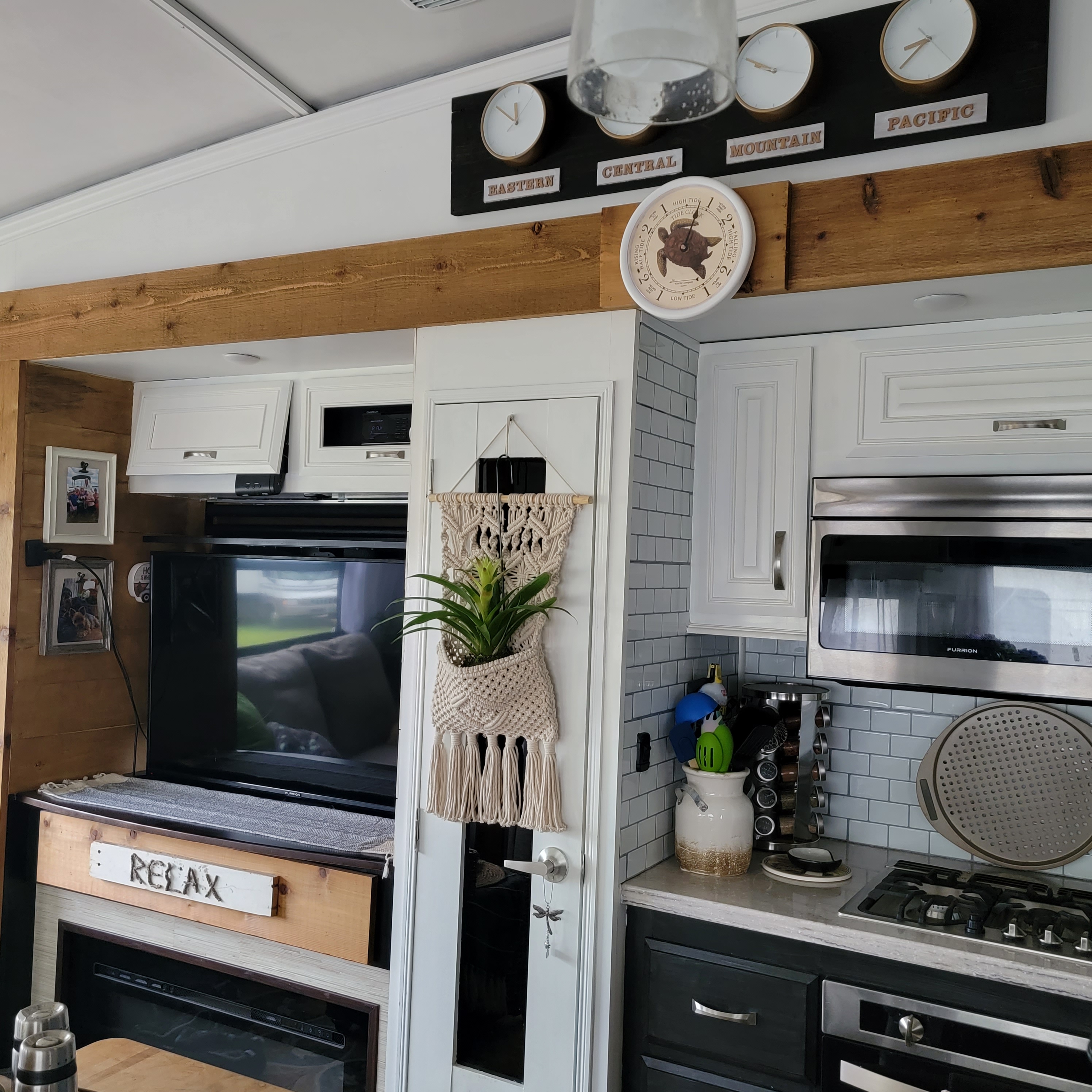 Homer Living room update of kitchen wall